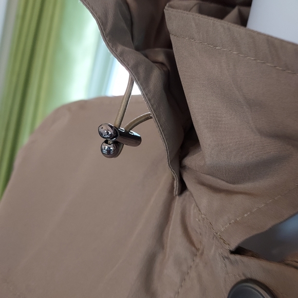 Lands'End Hooded Snap Front 3/4 Length Raincoat with Deep Pocket Snap Detail. - Picture 10 of 16